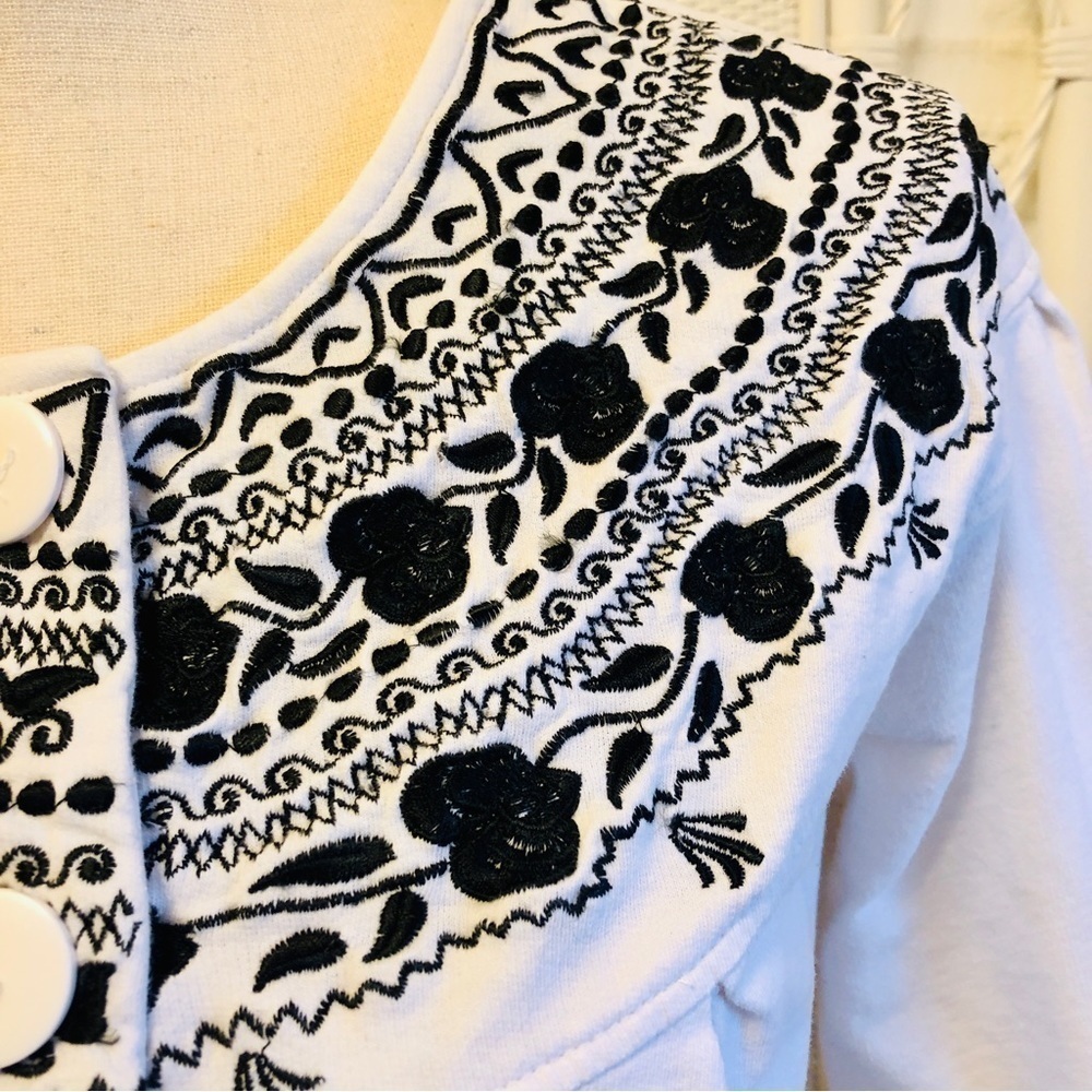 Kimchi Blue Y2K Embroidered Peasant Top • White & Blue • Size M - Picture 8 of 15